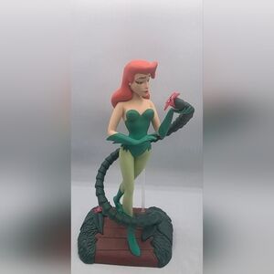 DC Comics Batman The Animated Series Poison Evy Figure Femme Fatales.